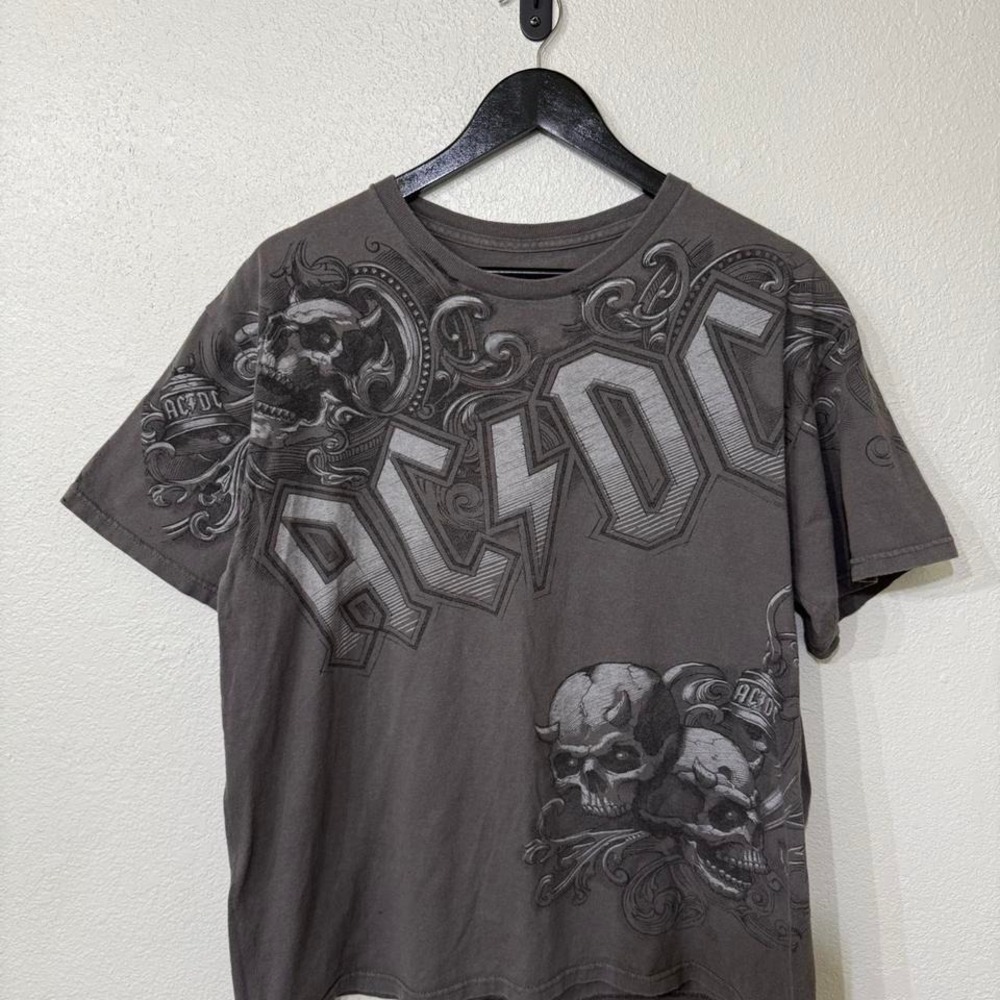 Liquid Blue‎ grey skull t-shirt
